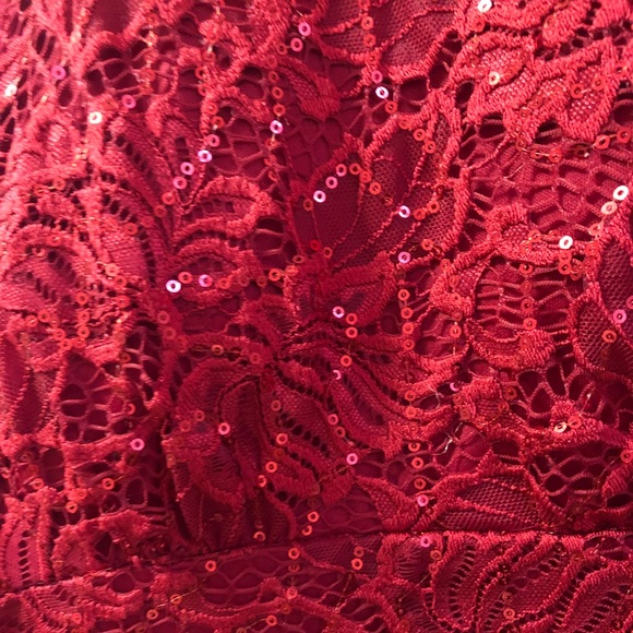 Red Lace Dress with a Slit and Sequins - Picture 3 of 4